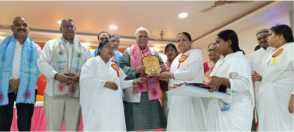 समाज सेवकों के लिए एक विशेष सम्मेलन का आयोजन विषय 'अध्यात्मिकता -एक समृद्ध और सामंजस्य पूर्ण समाज की कुंजी।'